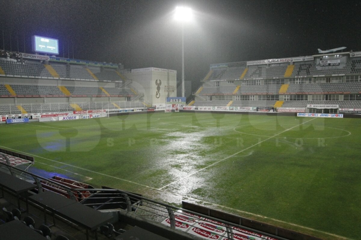 I-a oprit ploaia » Steaua a cîştigat repriza cu Debrecen, 1-0, şi o aşteaptă pe Twente