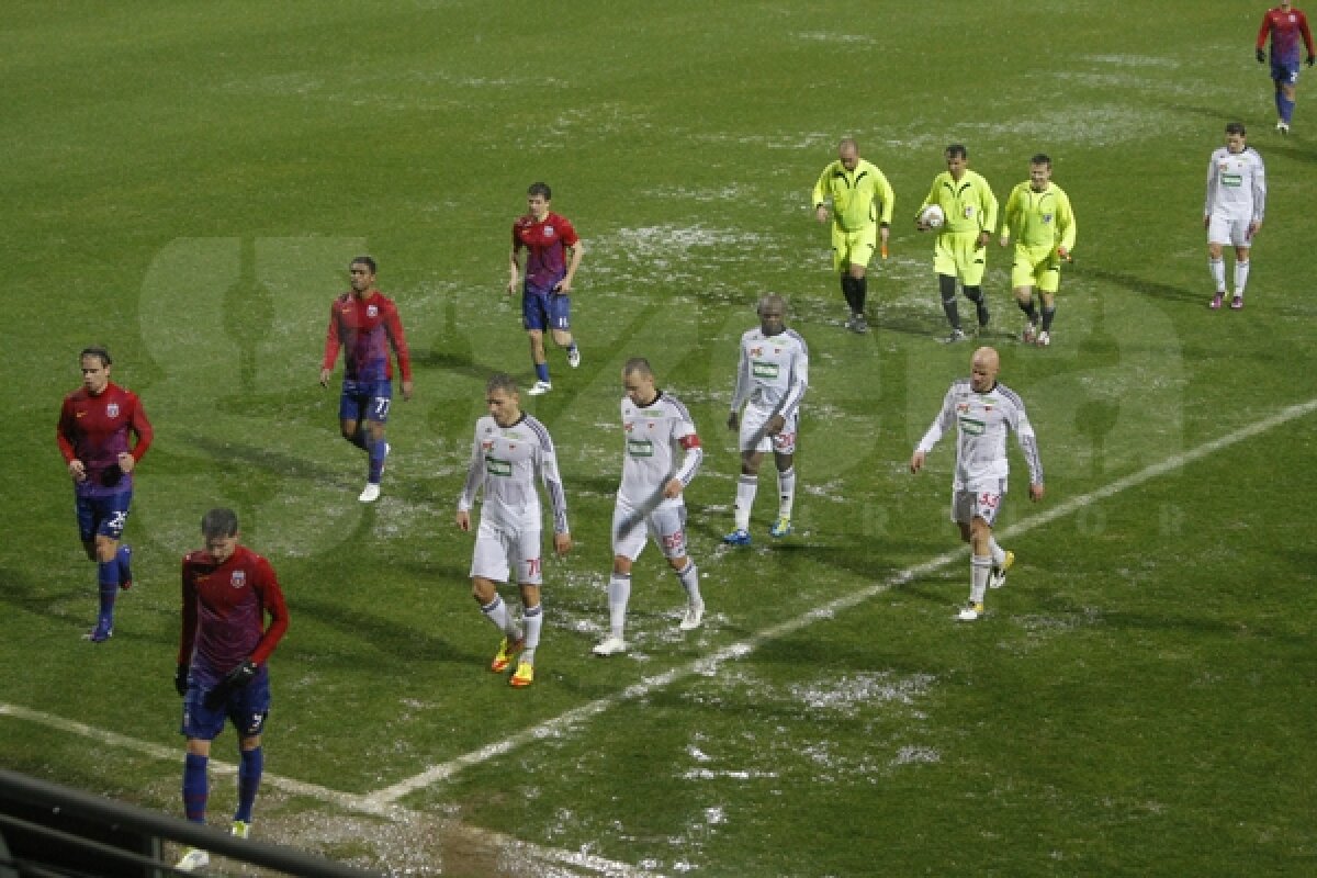 I-a oprit ploaia » Steaua a cîştigat repriza cu Debrecen, 1-0, şi o aşteaptă pe Twente