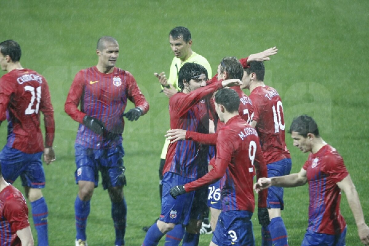 I-a oprit ploaia » Steaua a cîştigat repriza cu Debrecen, 1-0, şi o aşteaptă pe Twente