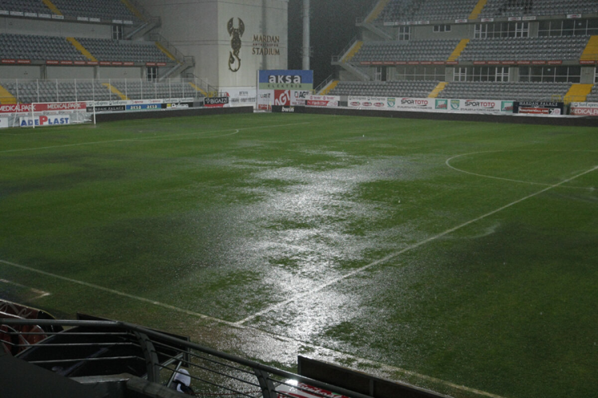 Ultimul amical al Stelei a fost oprit de ploaie după doar 45 de minute » Jumătate satisfacţie, jumătate griji