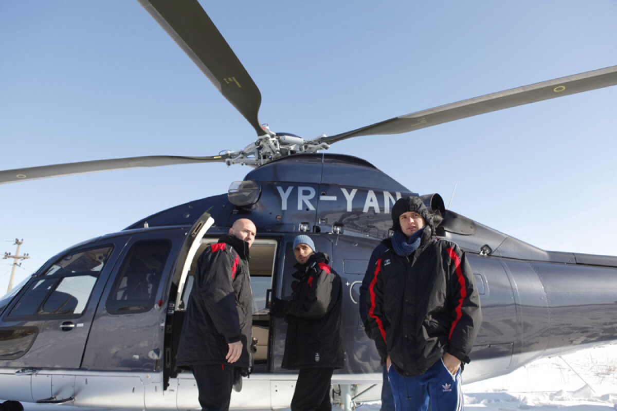 EXCLUSIV GSP Imagini cu jucătorii Oţelului scoşi din nămeţi cu elicopterul » SMURD de lux