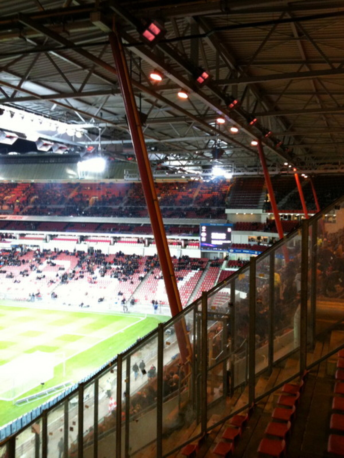 Un cititor a reacţionat la textul lui Cătălin Tolontan » "Stadionul nostru e amărît, afară sînt condiţii superioare la stadioane din '95"