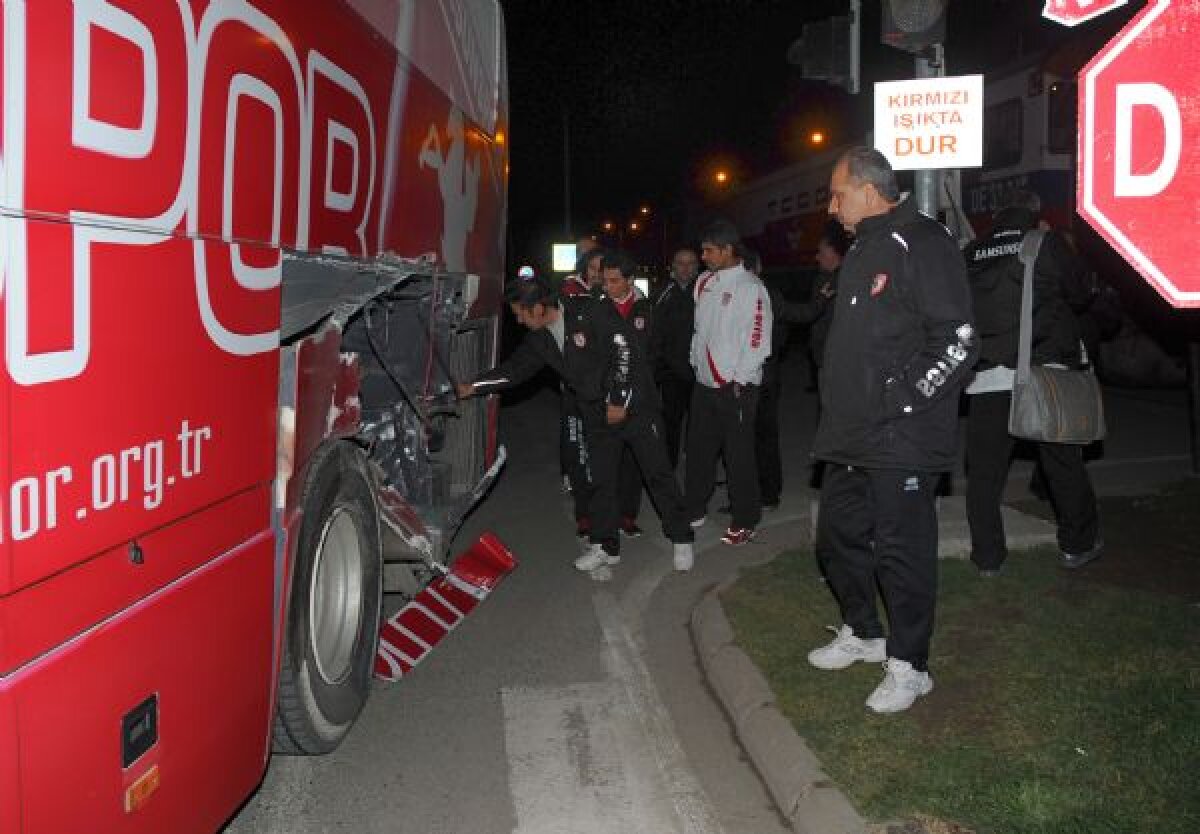 GALERIE FOTO & VIDEO Clipe de groază! Autocarul lui Samsunspor a fost lovit de tren