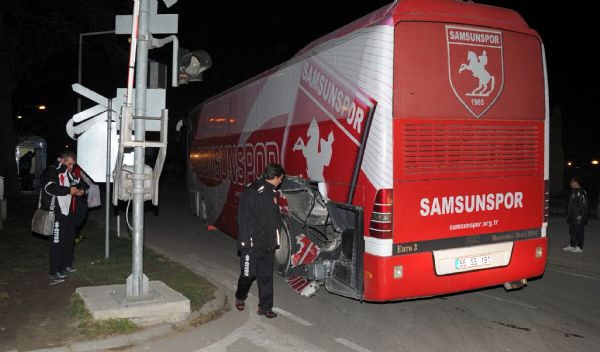 GALERIE FOTO & VIDEO Clipe de groază! Autocarul lui Samsunspor a fost lovit de tren