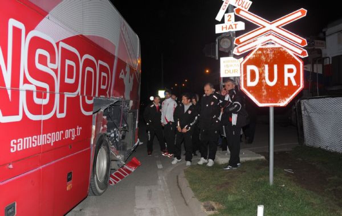 GALERIE FOTO & VIDEO Clipe de groază! Autocarul lui Samsunspor a fost lovit de tren