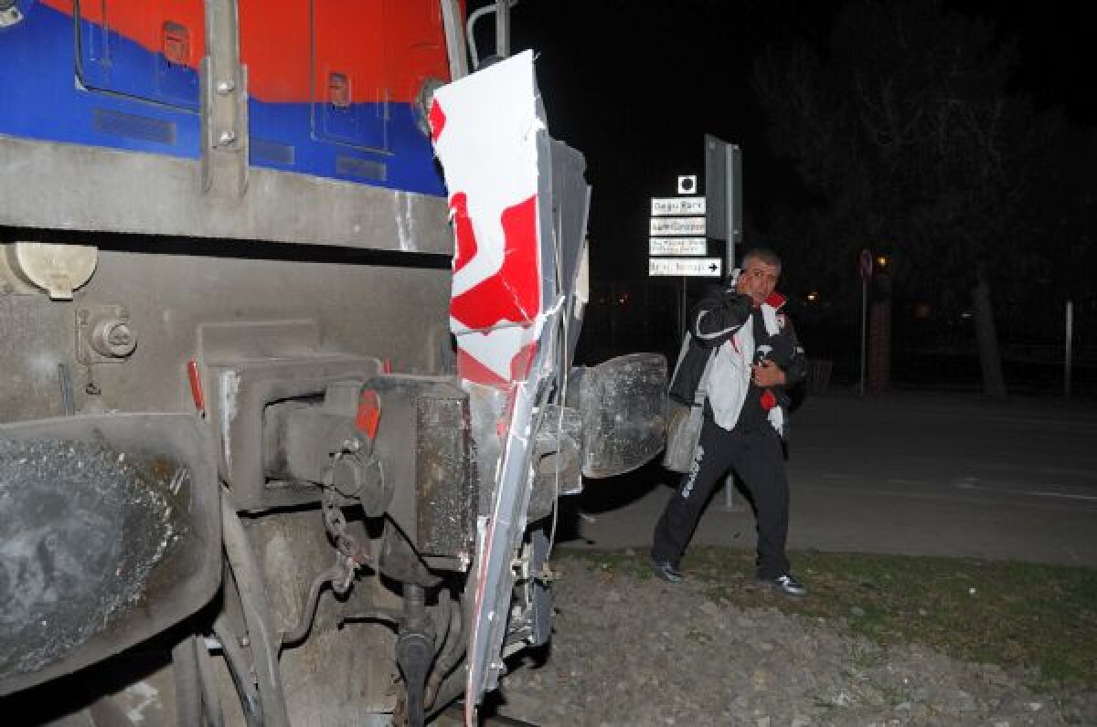 GALERIE FOTO & VIDEO Clipe de groază! Autocarul lui Samsunspor a fost lovit de tren