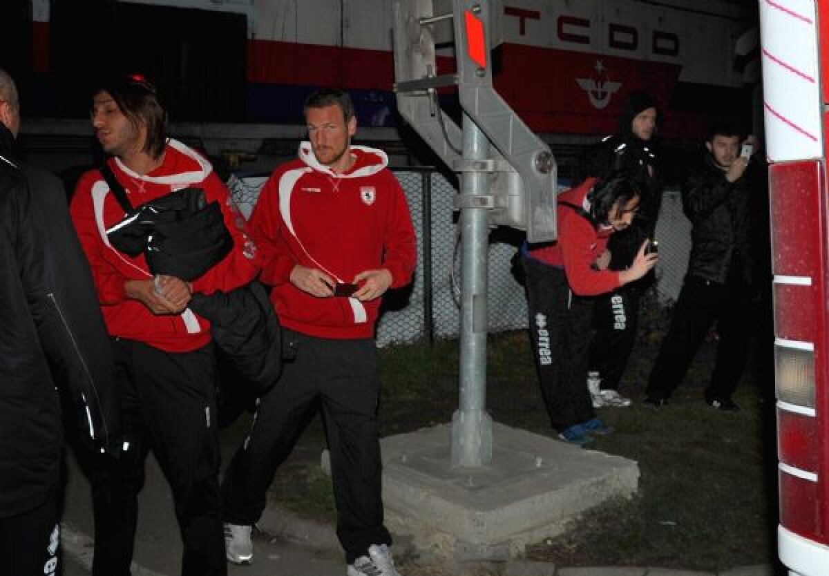 GALERIE FOTO & VIDEO Clipe de groază! Autocarul lui Samsunspor a fost lovit de tren