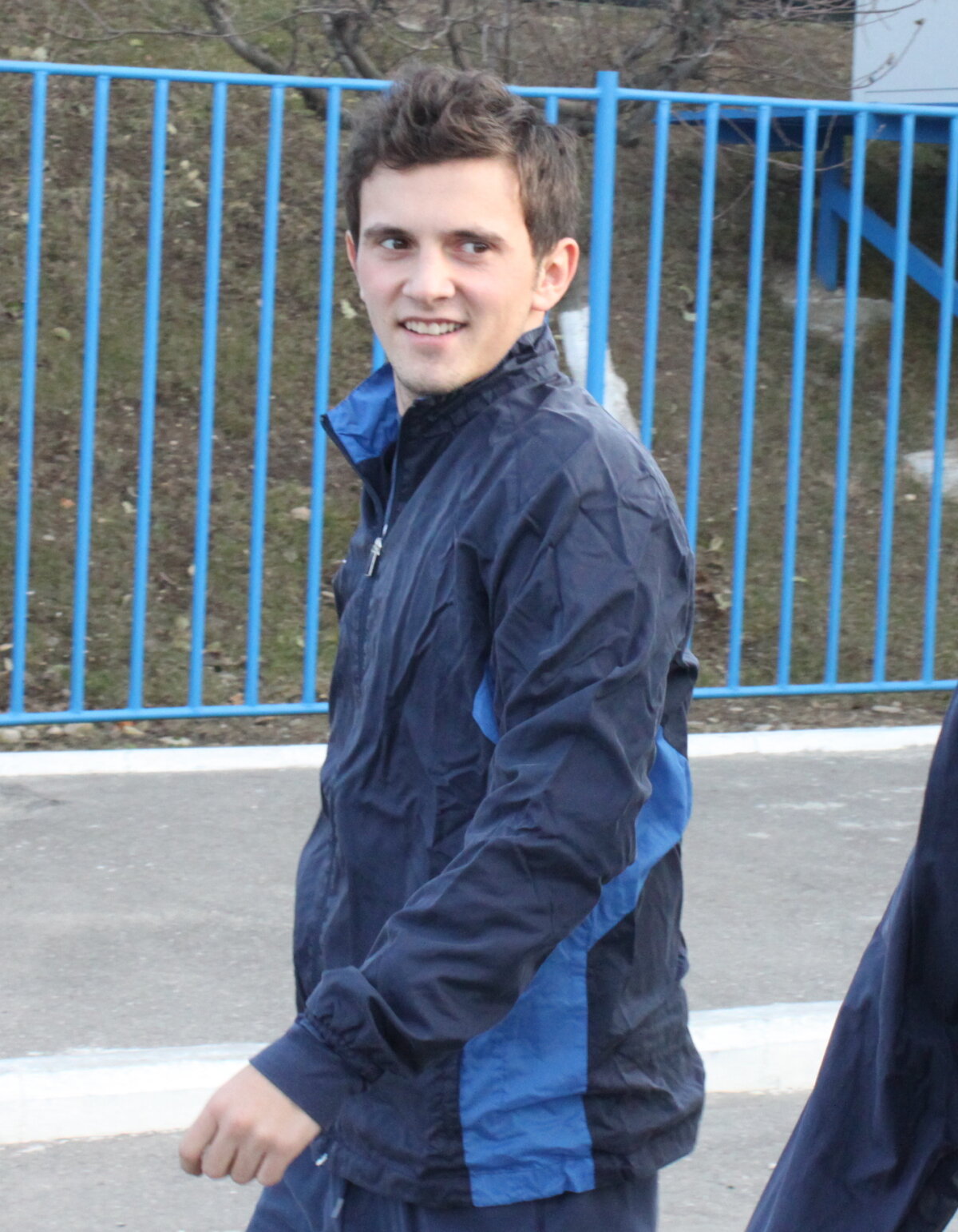 FOTO 10 tineri aşteaptă să explodeze în retur. Tu pe care mizezi?