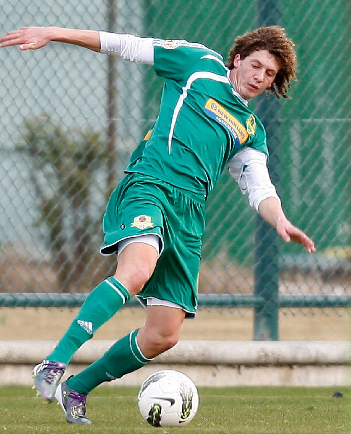 FOTO 10 tineri aşteaptă să explodeze în retur. Tu pe care mizezi?