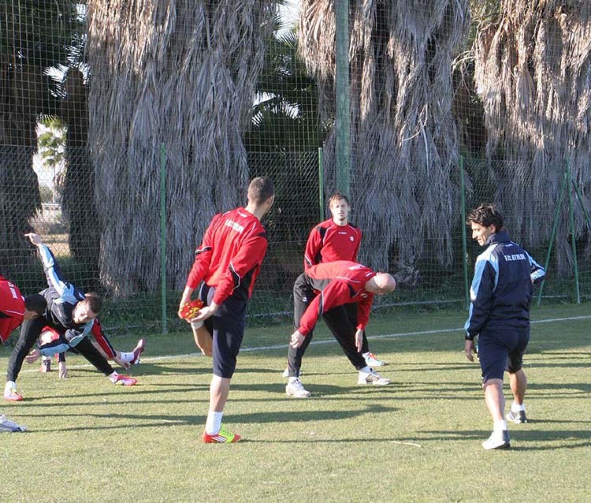 FOTO » "Înzăpeziţii" Oţelului s-au antrenat alături de colegi în Spania la peste 10 grade