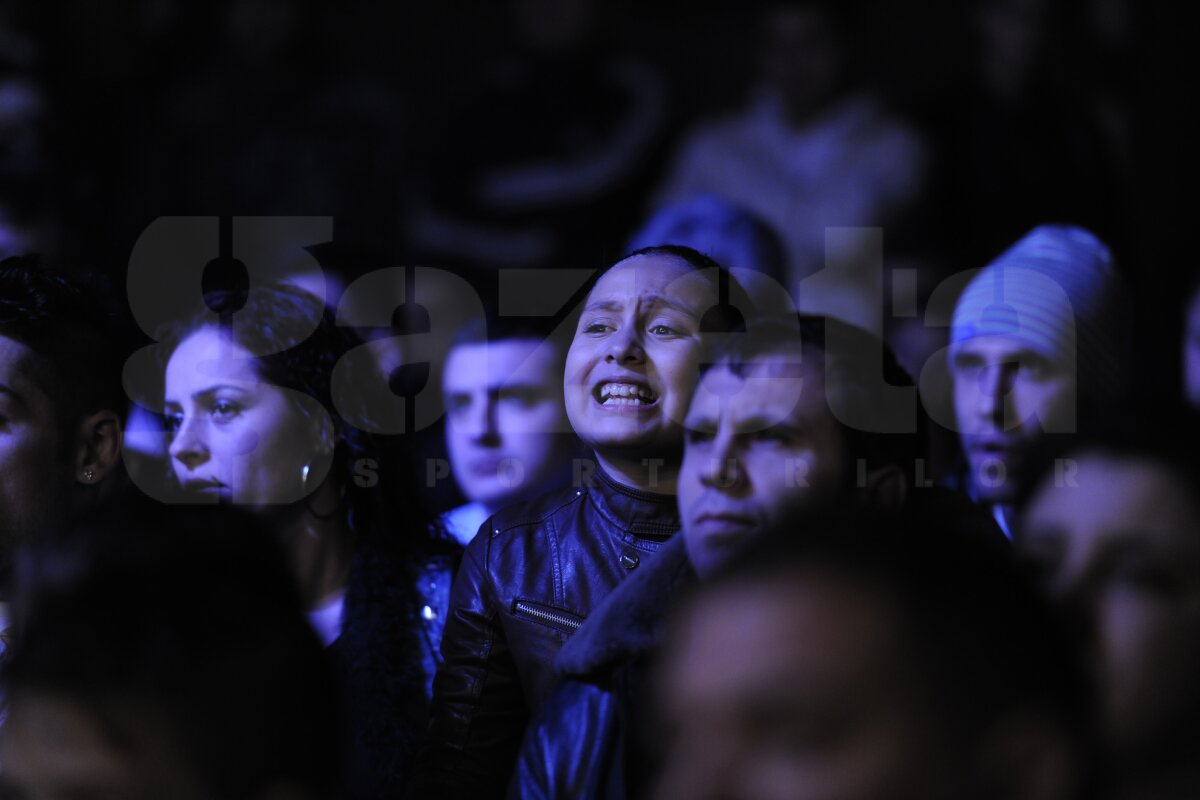 FOTO/ "Hai, tati, dă-i cu stînga! Acum, dreapta!" » Andreea, fata lui Viorel Simion, cea mai înfocată susţinătoare