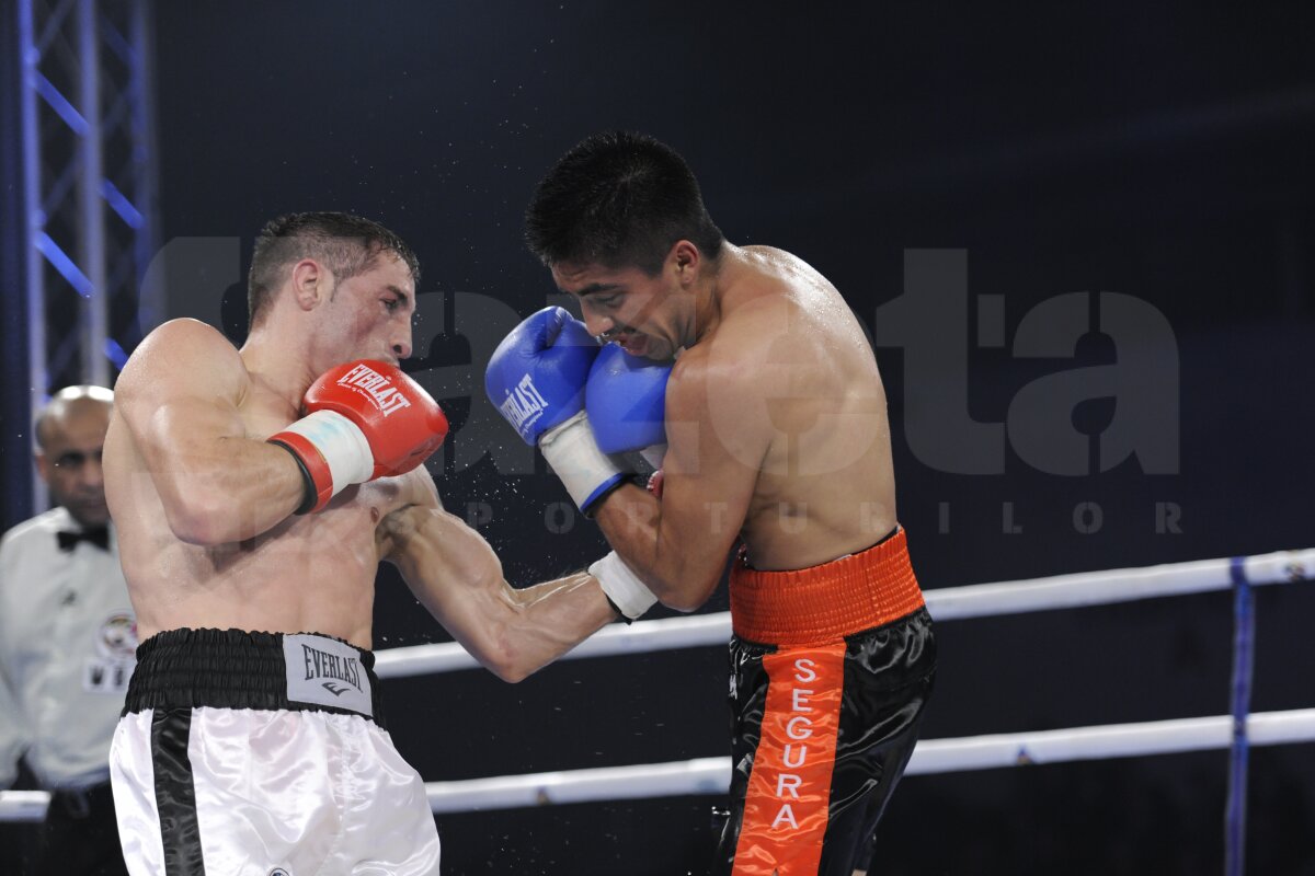 FOTO/ "Hai, tati, dă-i cu stînga! Acum, dreapta!" » Andreea, fata lui Viorel Simion, cea mai înfocată susţinătoare