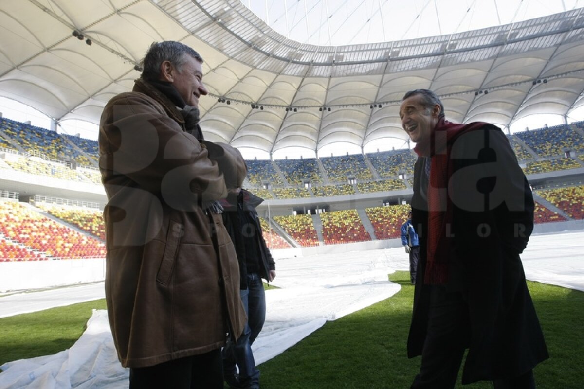 FOTO Gigi Becali a inspectat gazonul de pe Arena Naţională: ”E perfect!”