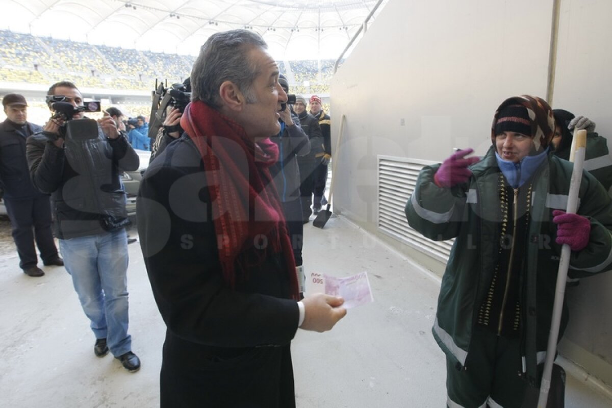 FOTO Gigi Becali a găsit metoda să-i motiveze pe muncitorii de la Arena Naţională: 1.000 de euro bonus!