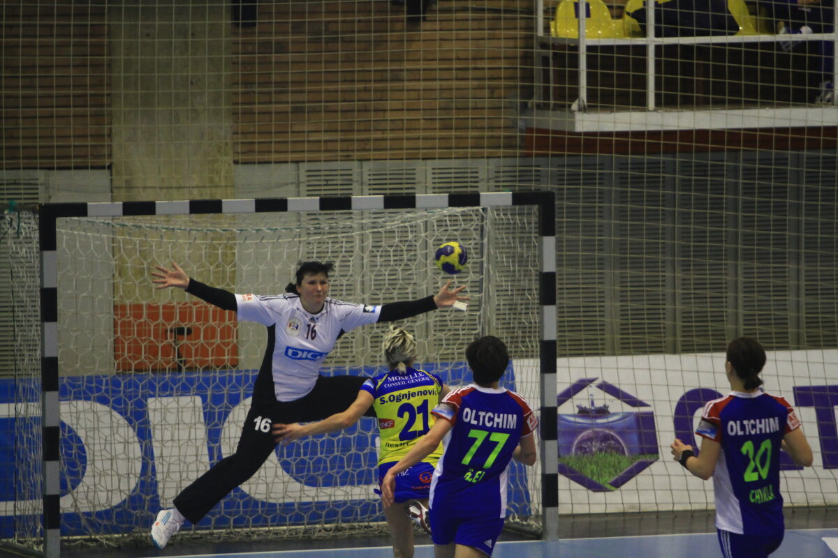 Fără istoric » Oltchim a spulberat-o pe Metz (30-21) şi e lider în grupa principală