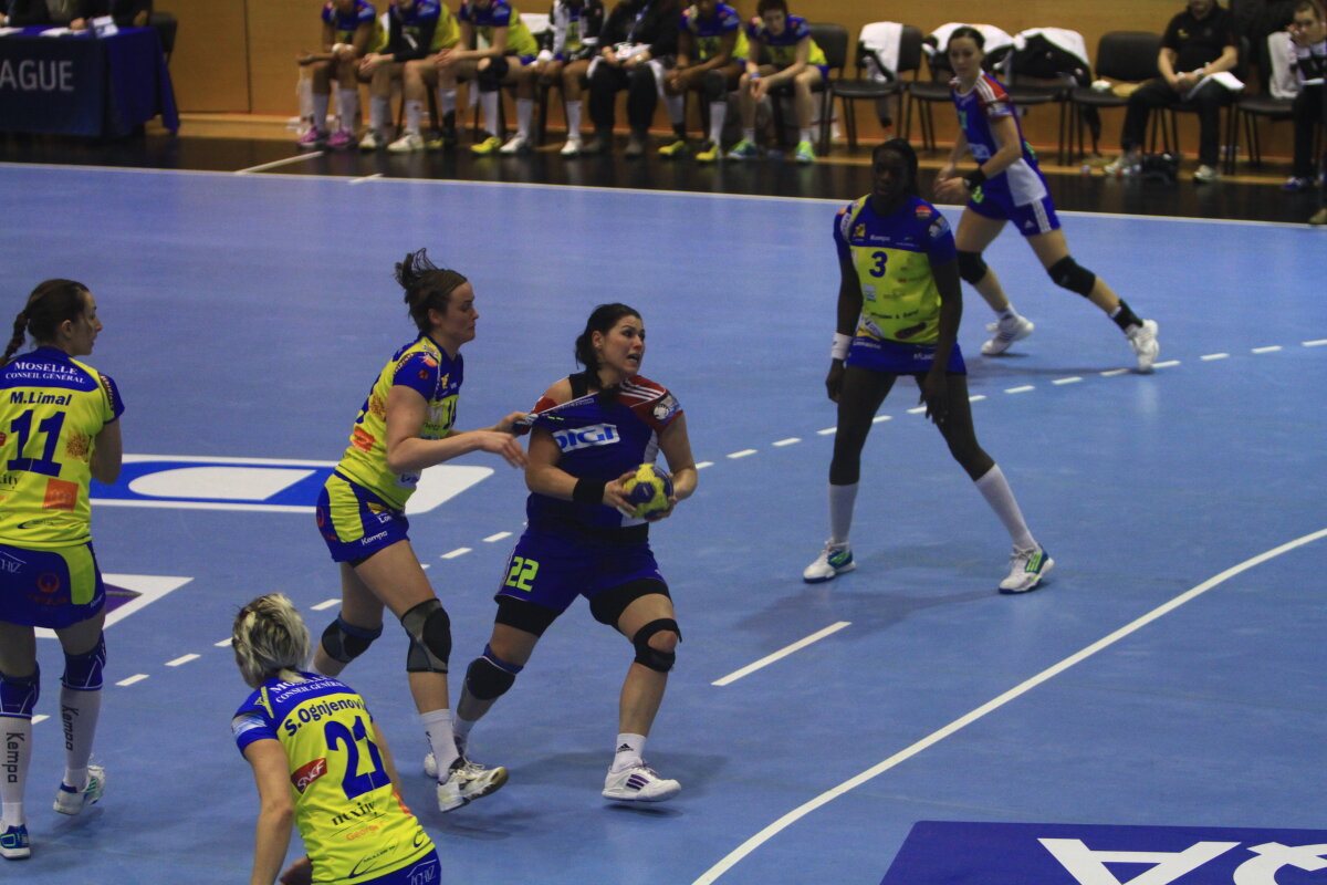 Fără istoric » Oltchim a spulberat-o pe Metz (30-21) şi e lider în grupa principală