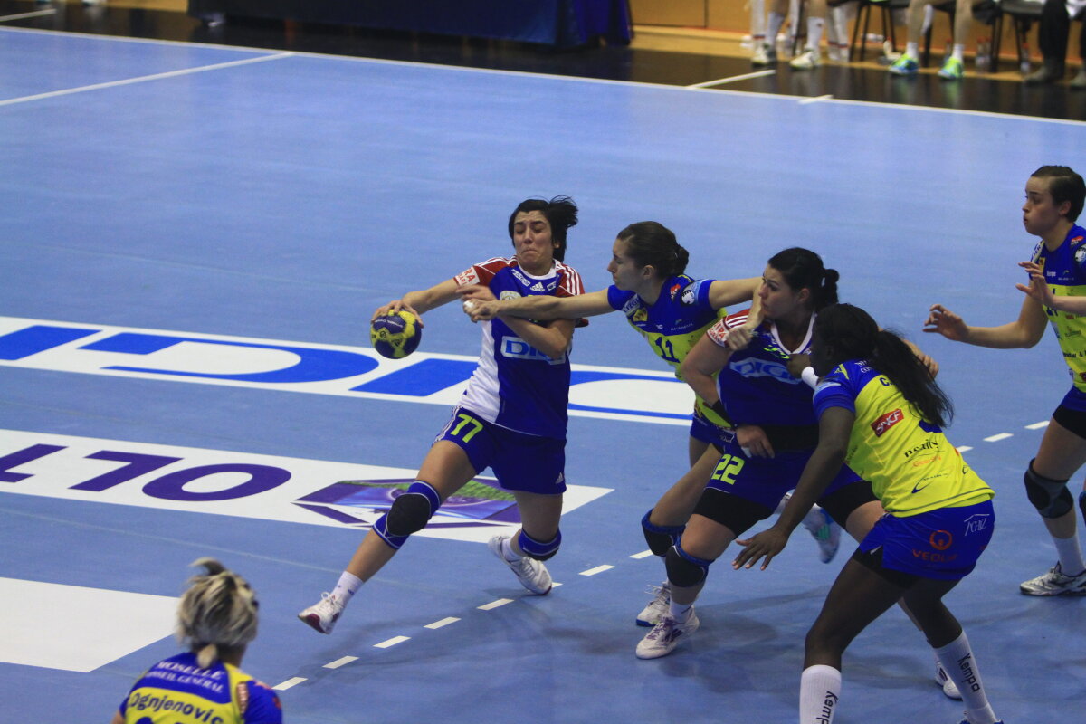 Fără istoric » Oltchim a spulberat-o pe Metz (30-21) şi e lider în grupa principală