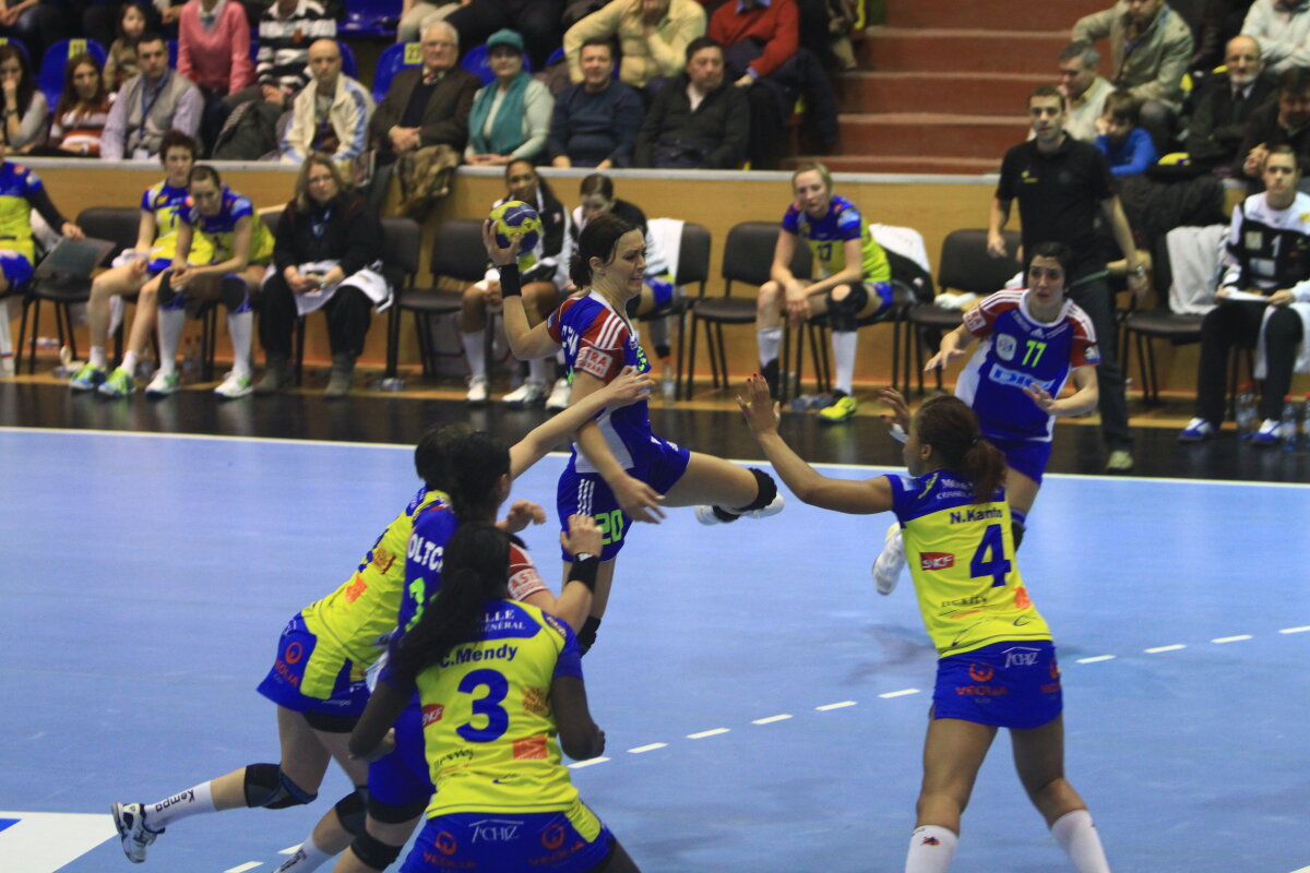 Fără istoric » Oltchim a spulberat-o pe Metz (30-21) şi e lider în grupa principală