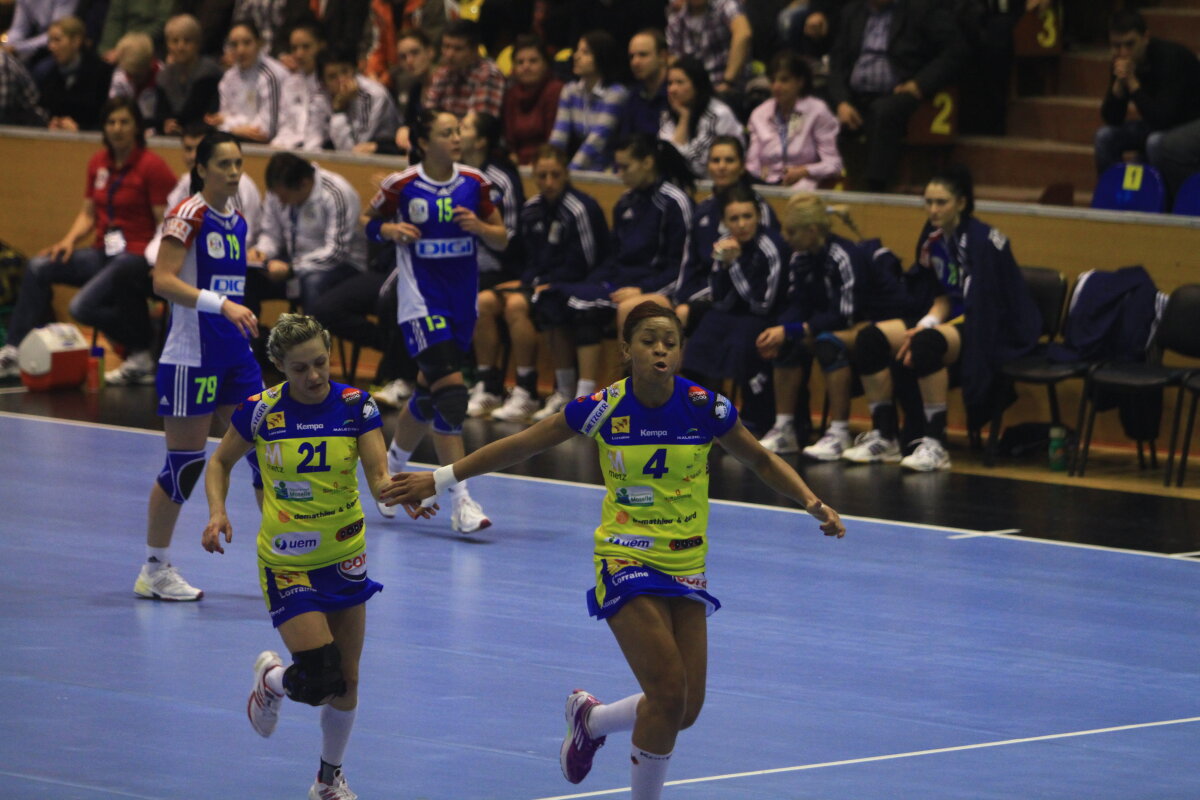 Fără istoric » Oltchim a spulberat-o pe Metz (30-21) şi e lider în grupa principală