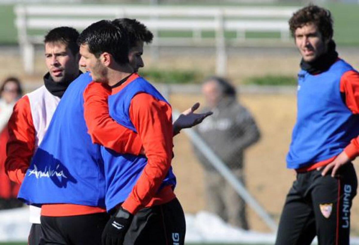 GALERIE FOTO Pumni, palme şi şuturi la antrenamentul lui FC Sevilla. S-a lăsat cu pedepse