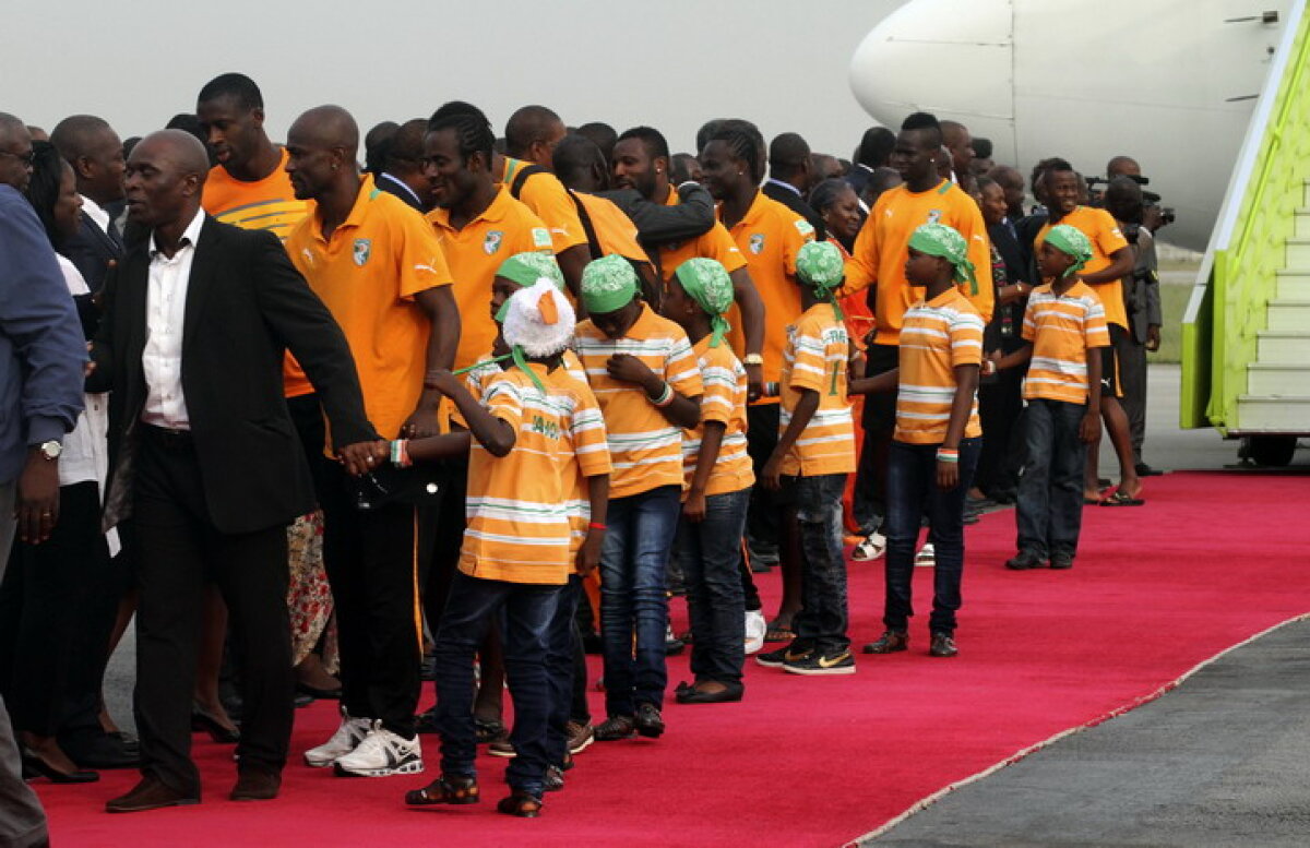 GALERIE FOTO Sărbătoare naţională în Cote d'Ivoire» Deşi învinşi în finală, ivorienii au fost primiţi senzaţional la revenirea acasă