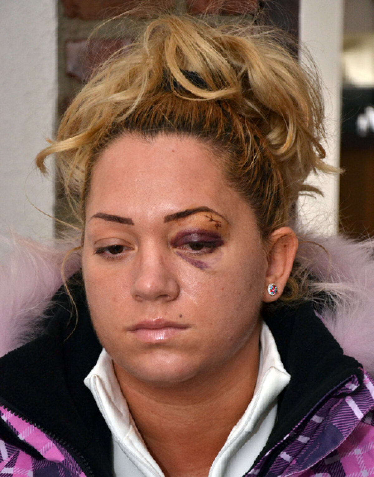 FOTO Scandal în baschetul feminin » Două baschetbaliste de la CS Tîrgovişte sînt acuzate că au bătut o tînără într-un club