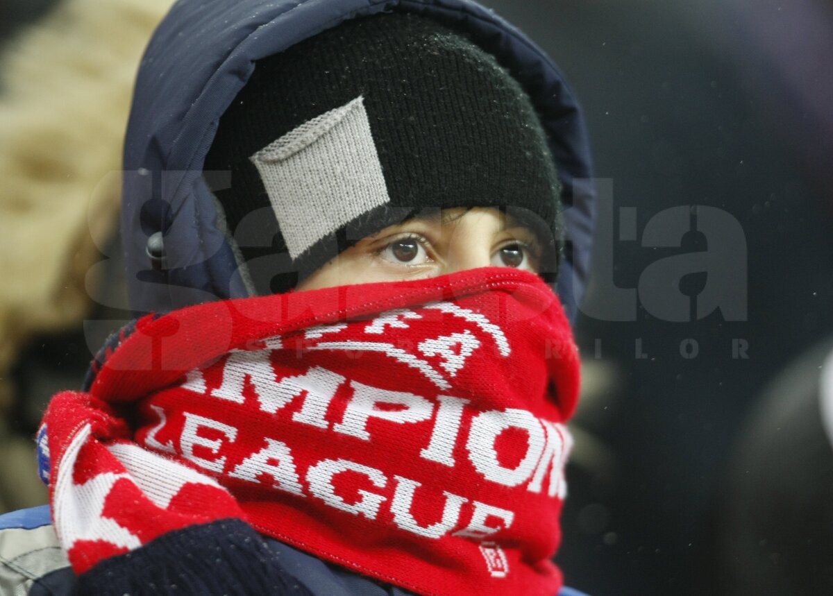 FOTO Ola John, "Regele Balonului" » Steaua a pierdut meciul tur cu Twente, 0-1