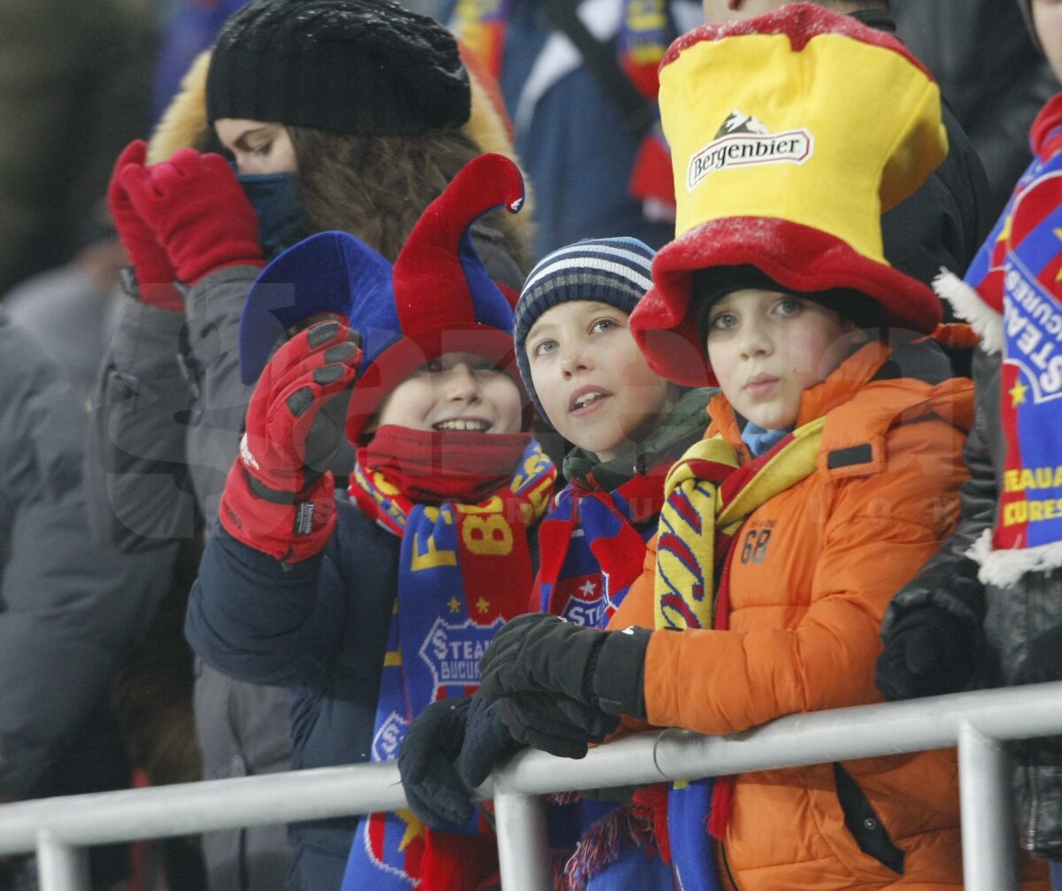 FOTO Ola John, "Regele Balonului" » Steaua a pierdut meciul tur cu Twente, 0-1