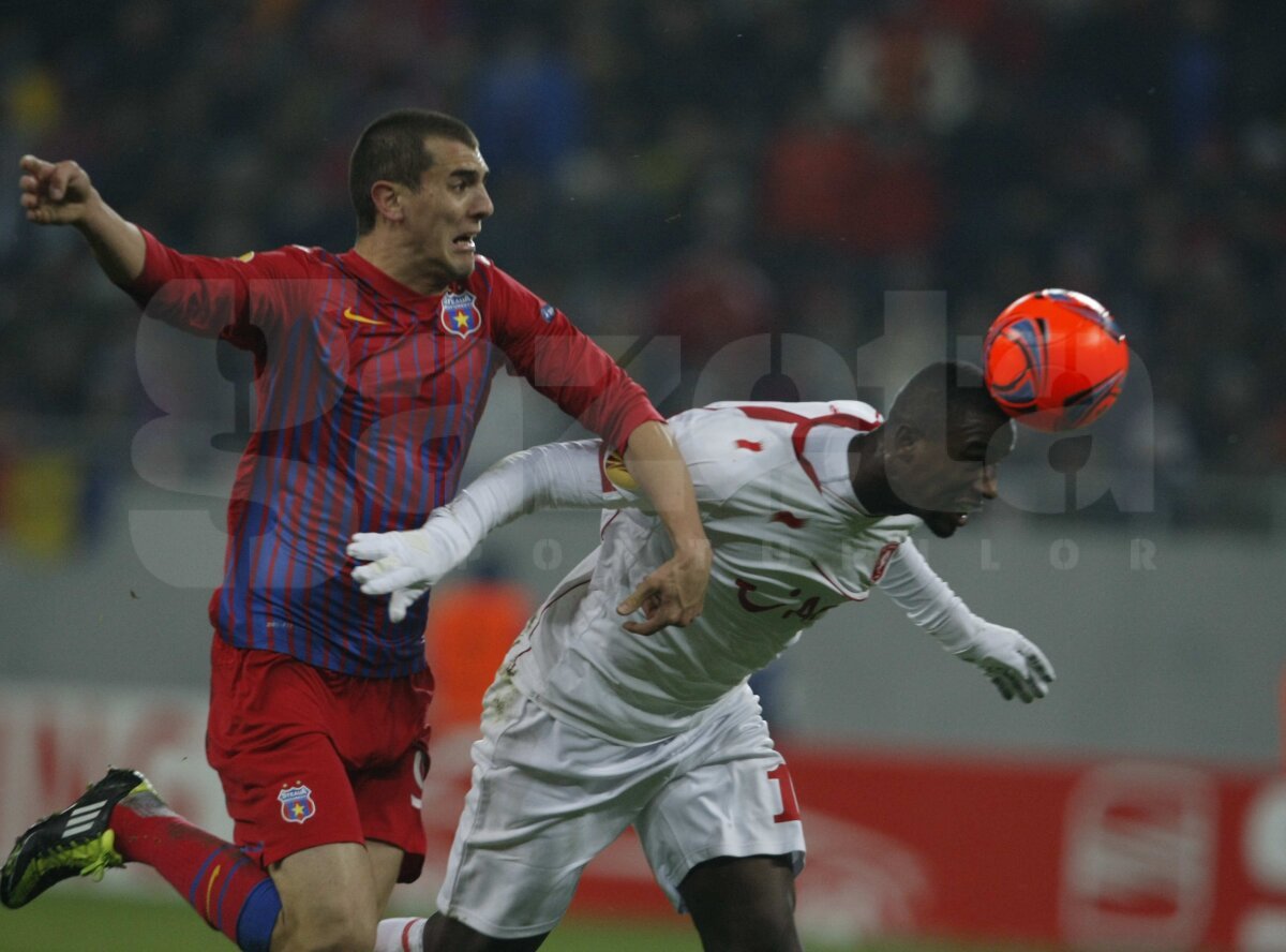 FOTO Ola John, "Regele Balonului" » Steaua a pierdut meciul tur cu Twente, 0-1