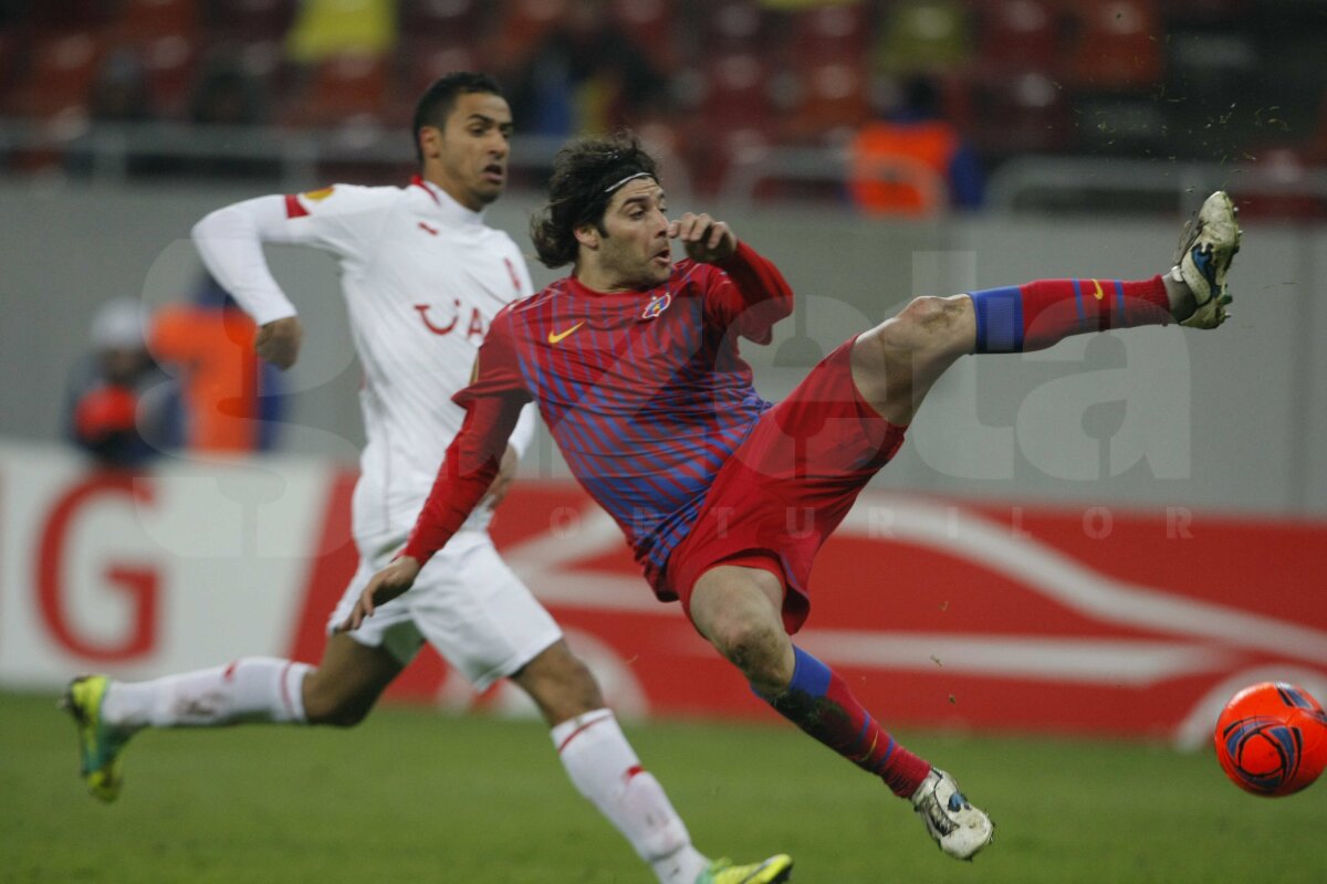 FOTO Ola John, "Regele Balonului" » Steaua a pierdut meciul tur cu Twente, 0-1