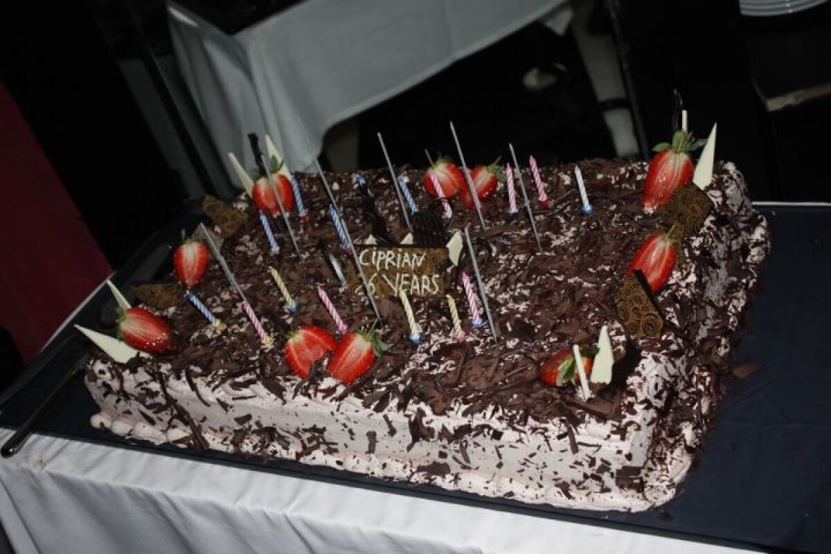 FOTO Ziua şi petrecerea! » Răzvan şi Deac şi-au sărbătorit zilele de naştere în cantonament