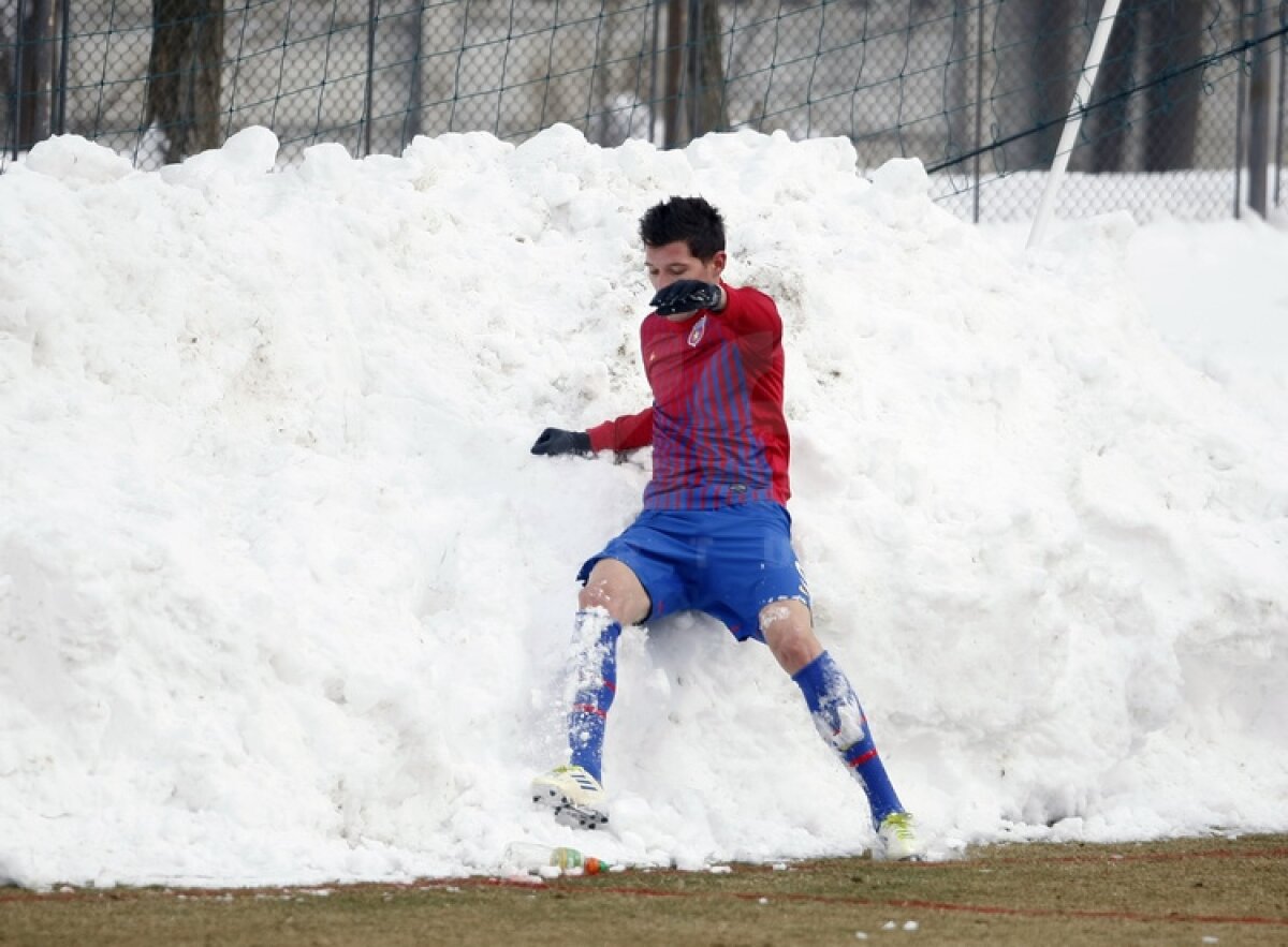 VIDEO Scor de calificare ;) » Steaua a învins pe Juventus Bucureşti, 2-0
