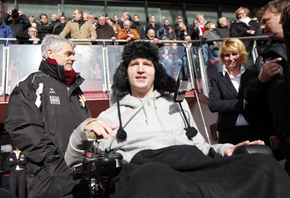 FOTO Cu tata la stadion » Mihai Neşu şi-a sărbătorit cei 29 de ani la Utrecht, alături de 20.000 de olandezi care au creat o atmosferă impresionantă