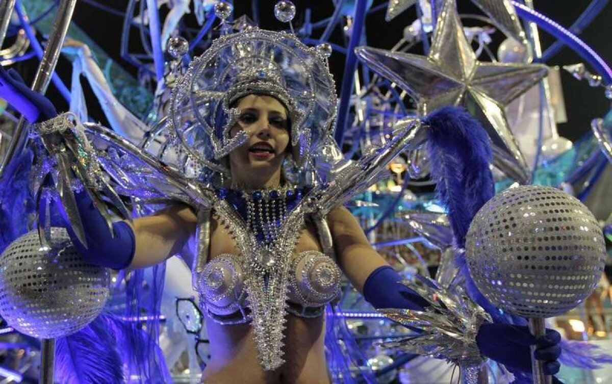 GALERIE FOTO Neymar a cîntat şi a dansat nebuneşte la Carnaval