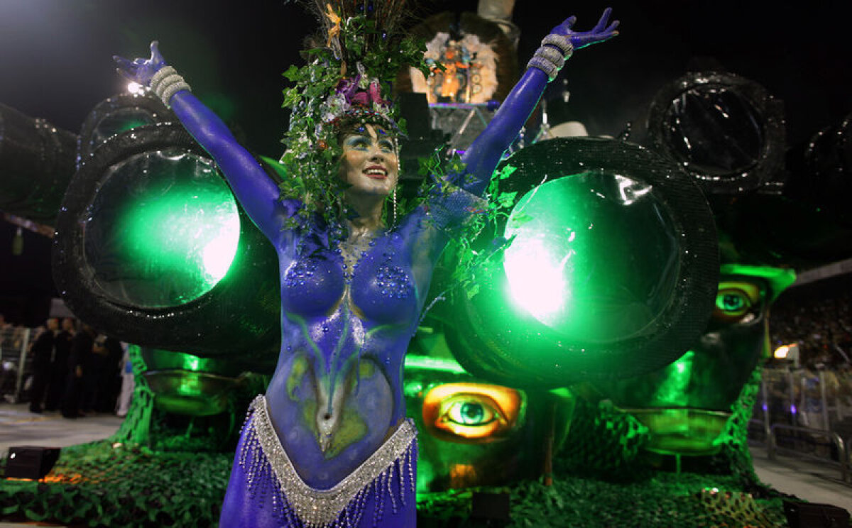 GALERIE FOTO Neymar a cîntat şi a dansat nebuneşte la Carnaval