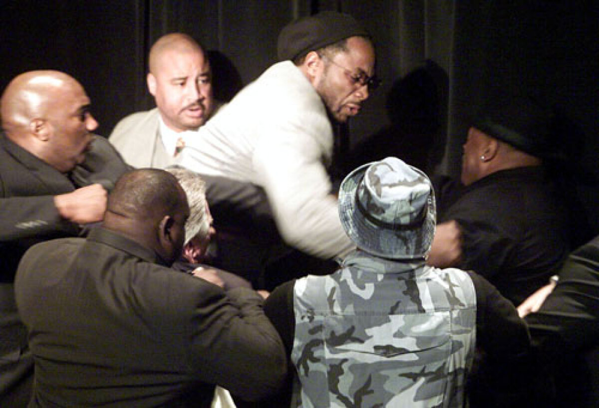 FOTO Răi şi în afara ringului » O poveste despre sînge, vorbe grele şi lovituri sub centură