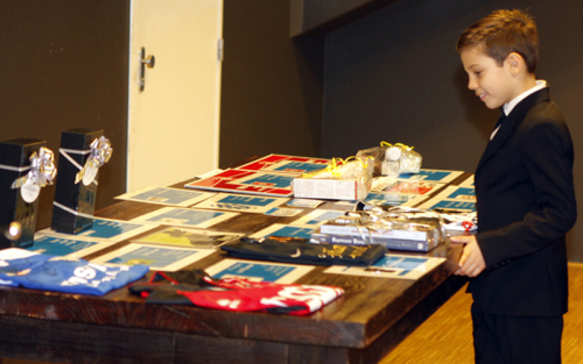 GALERIE FOTO Seara prinţilor pentru lumea invalizilor » Mihai Neşu a fost gazdă la gala fundaţiei sale