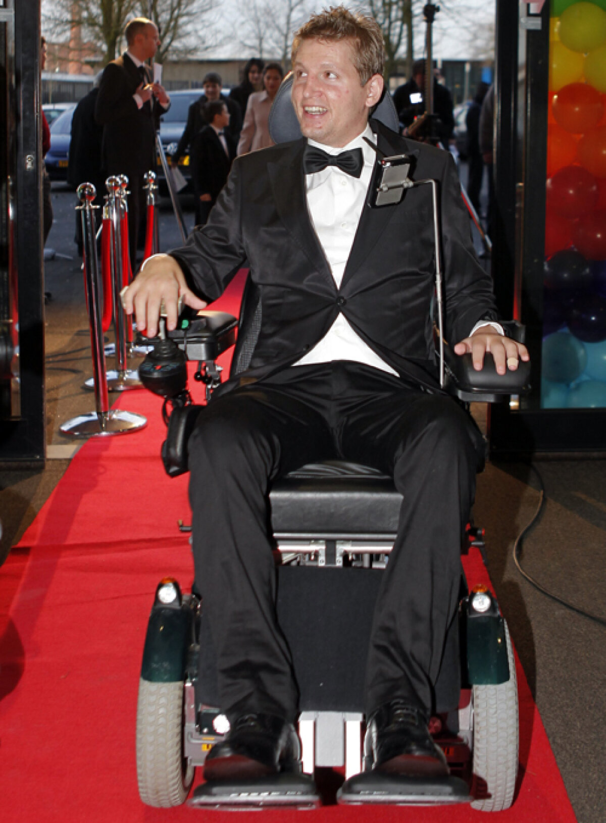 GALERIE FOTO Seara prinţilor pentru lumea invalizilor » Mihai Neşu a fost gazdă la gala fundaţiei sale