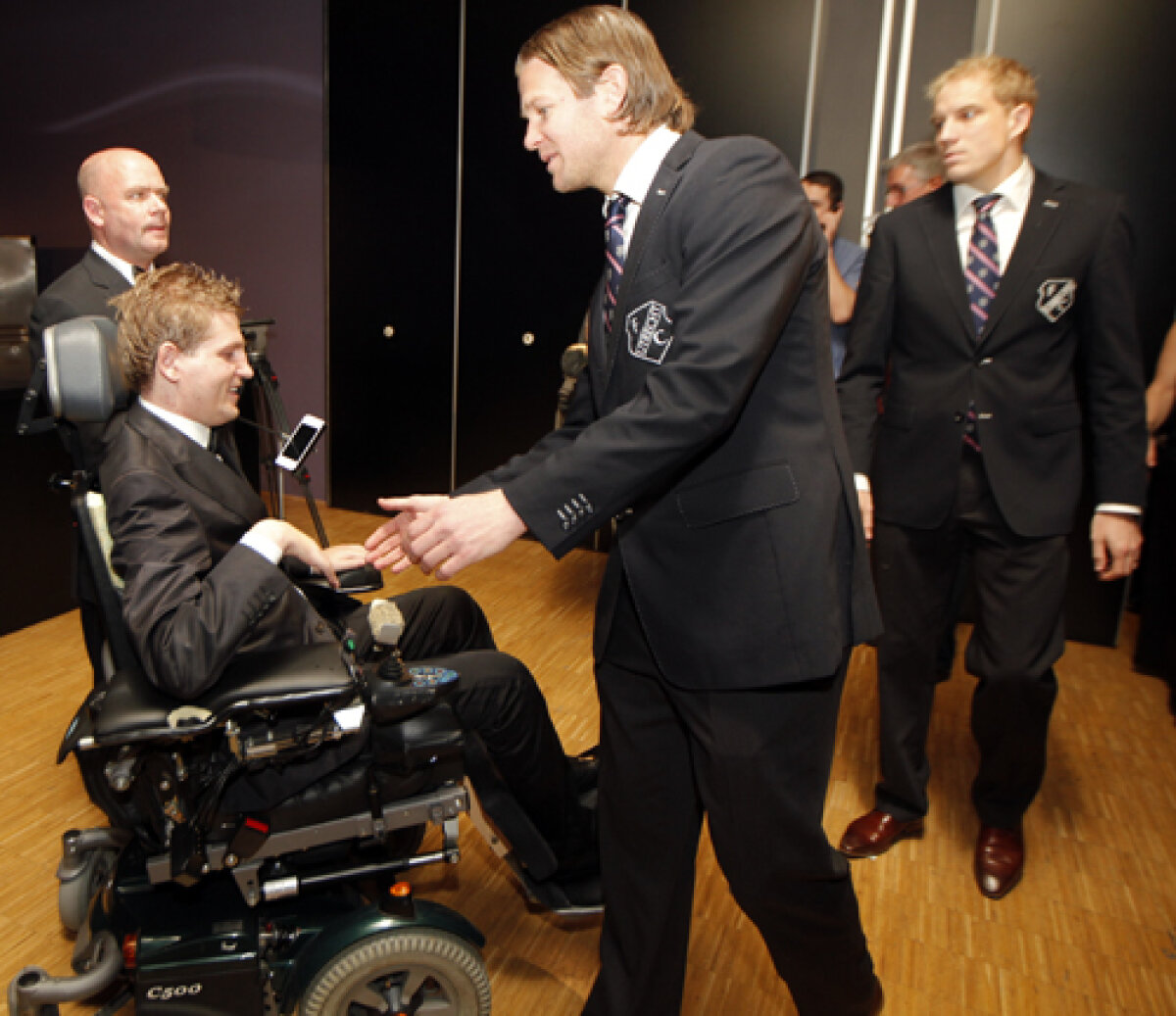 GALERIE FOTO Seara prinţilor pentru lumea invalizilor » Mihai Neşu a fost gazdă la gala fundaţiei sale