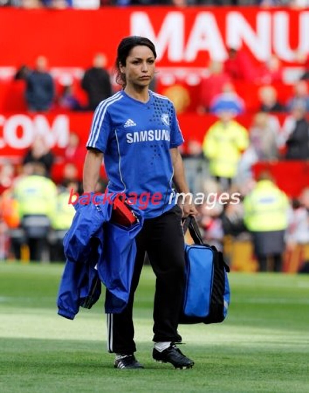 FOTO Jucătorii lui Chelsea chiar sînt pe mîini bune. Iată ce doctoriţă sexy au!