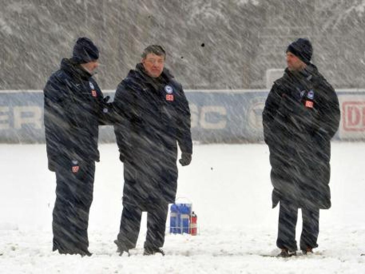 FOTO S-a instaurat ”Ottocraţia”» Rehhagel face la Hertha instrucţie prin nămeţi