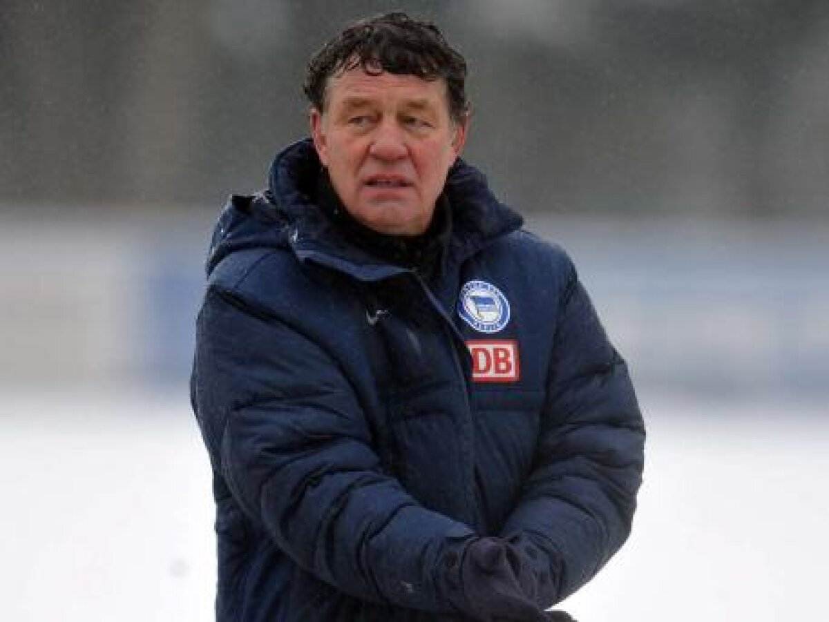 FOTO S-a instaurat ”Ottocraţia”» Rehhagel face la Hertha instrucţie prin nămeţi