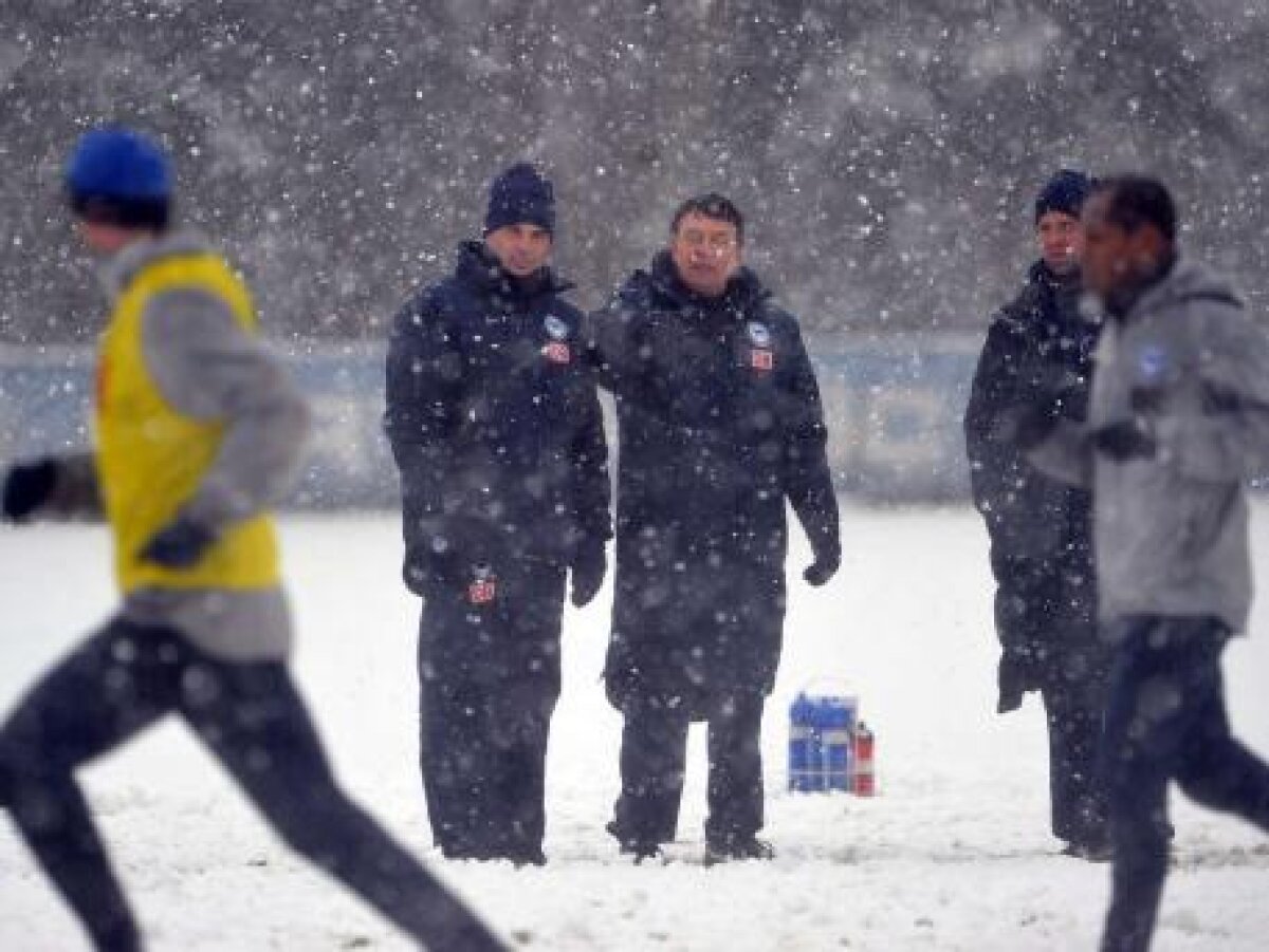 FOTO S-a instaurat ”Ottocraţia”» Rehhagel face la Hertha instrucţie prin nămeţi