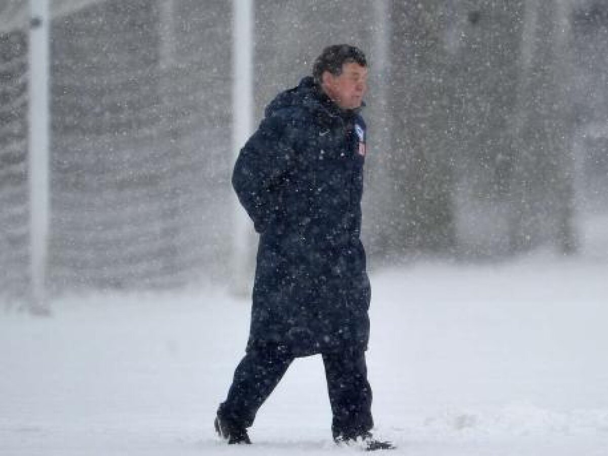 FOTO S-a instaurat ”Ottocraţia”» Rehhagel face la Hertha instrucţie prin nămeţi