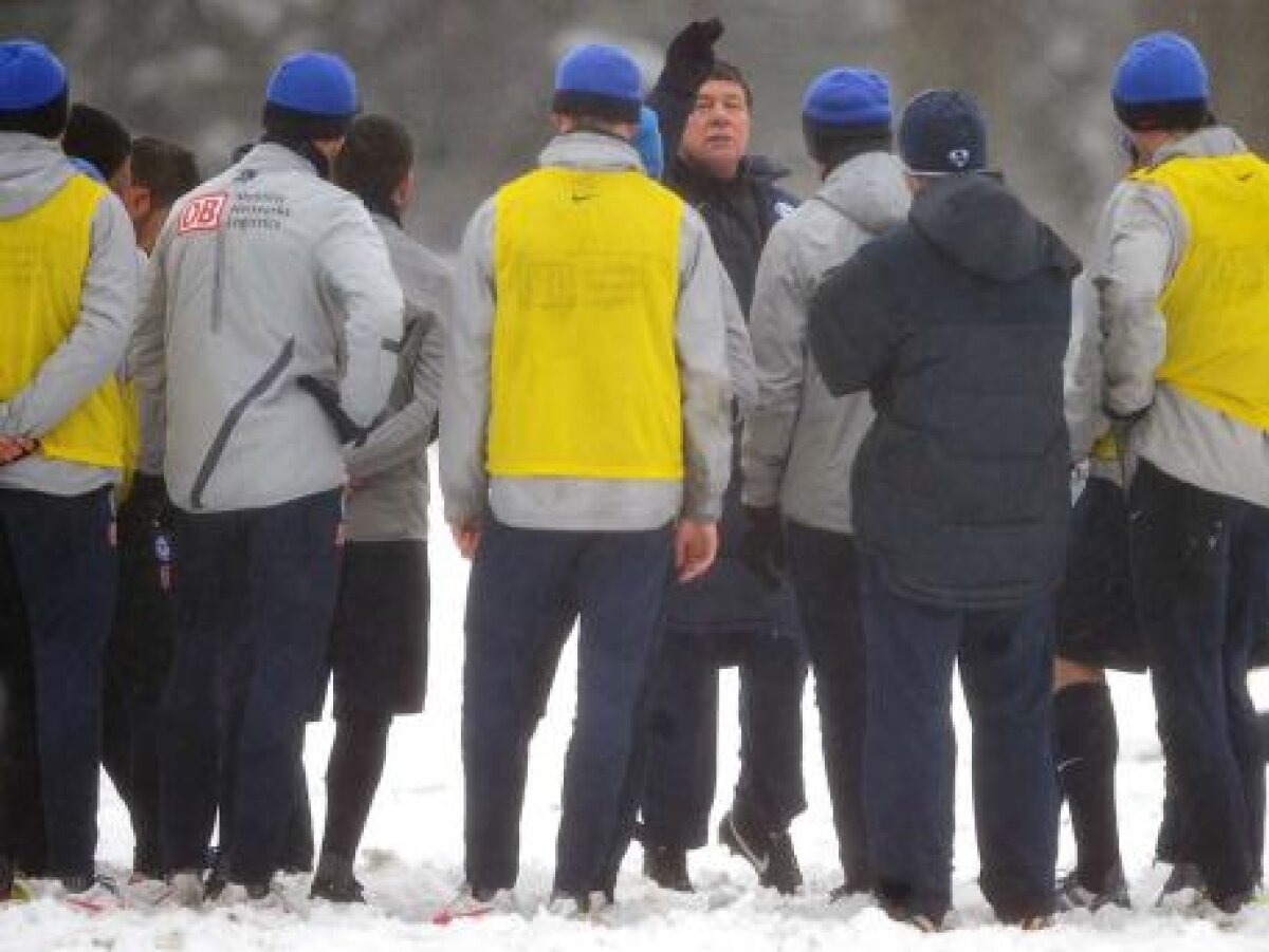 FOTO S-a instaurat ”Ottocraţia”» Rehhagel face la Hertha instrucţie prin nămeţi