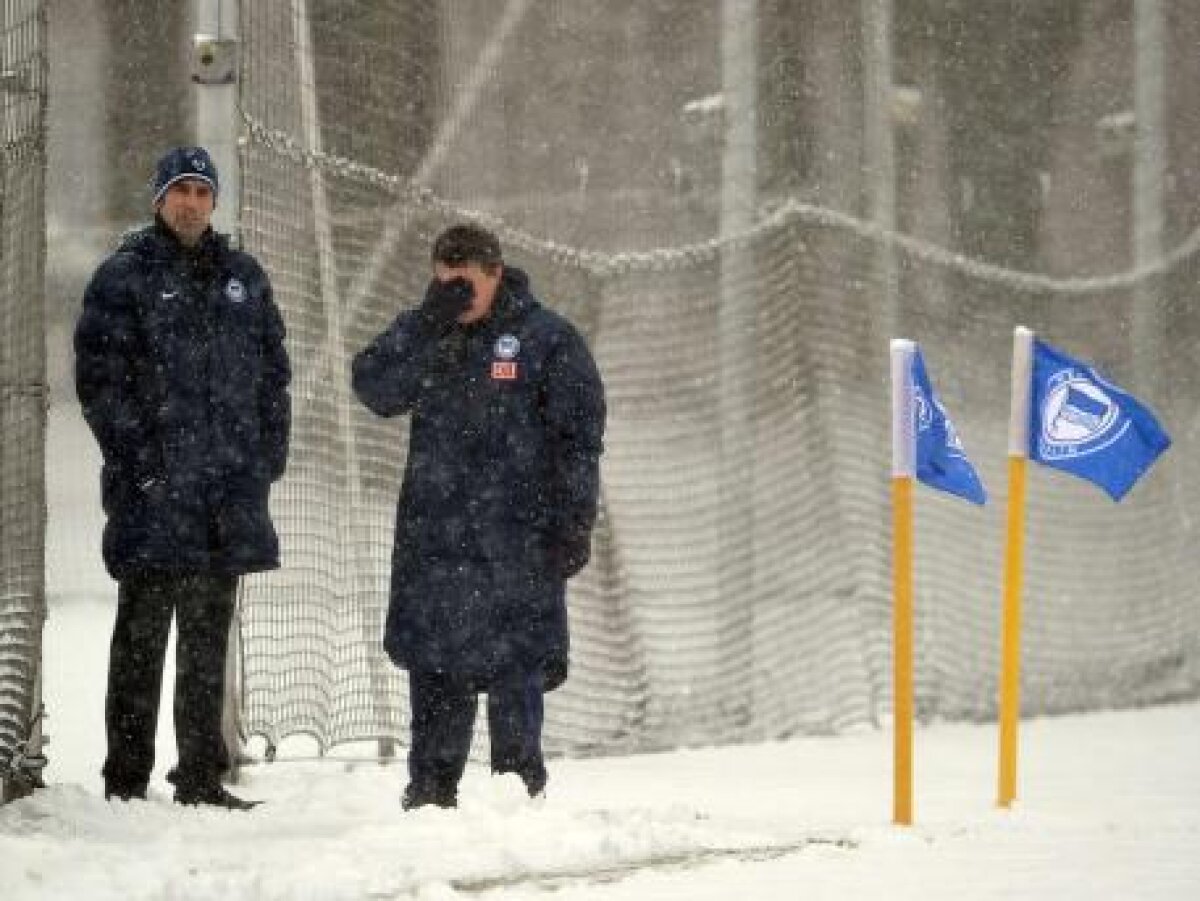 FOTO S-a instaurat ”Ottocraţia”» Rehhagel face la Hertha instrucţie prin nămeţi