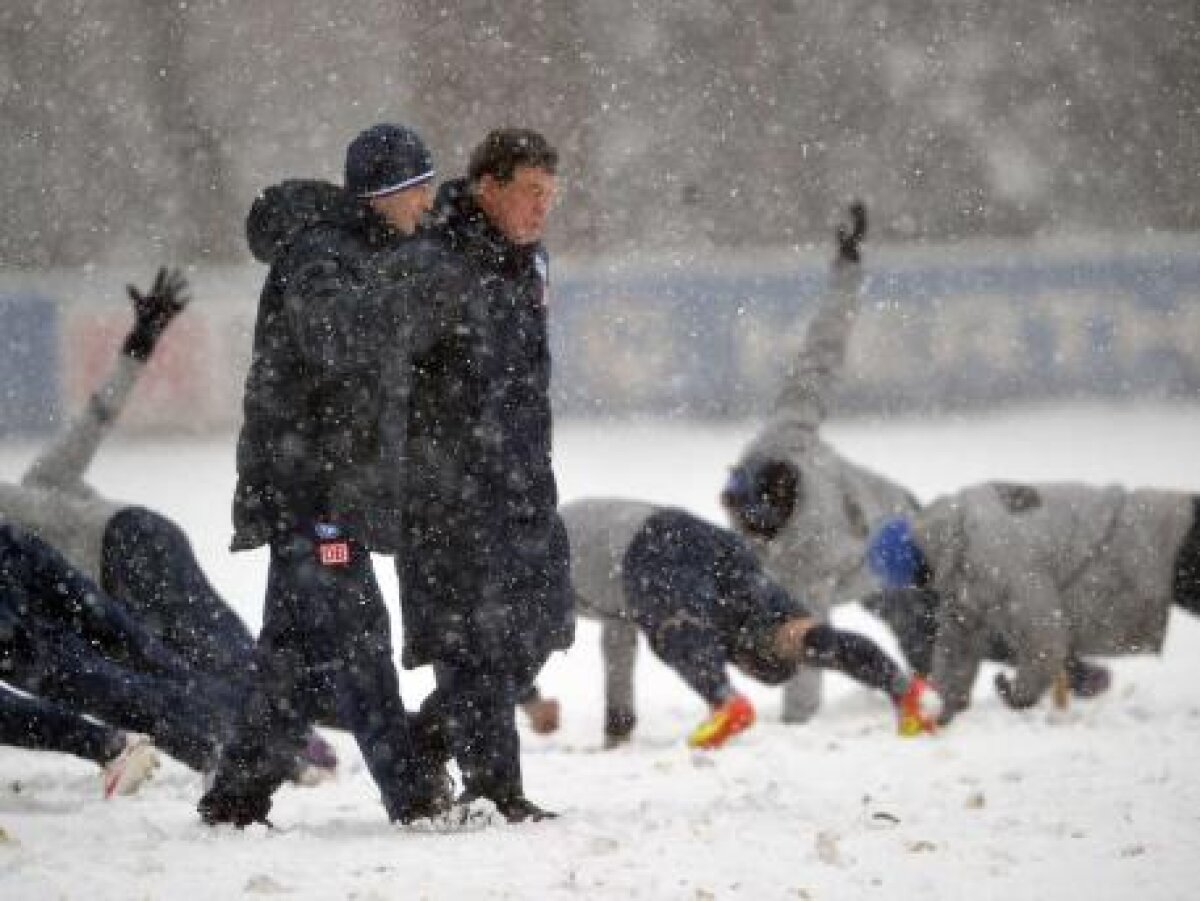 FOTO S-a instaurat ”Ottocraţia”» Rehhagel face la Hertha instrucţie prin nămeţi