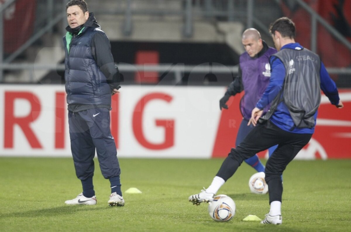 FOTO Ca în Paradis » Steliştii s-au antrenat încîntaţi pe un gazon excelent