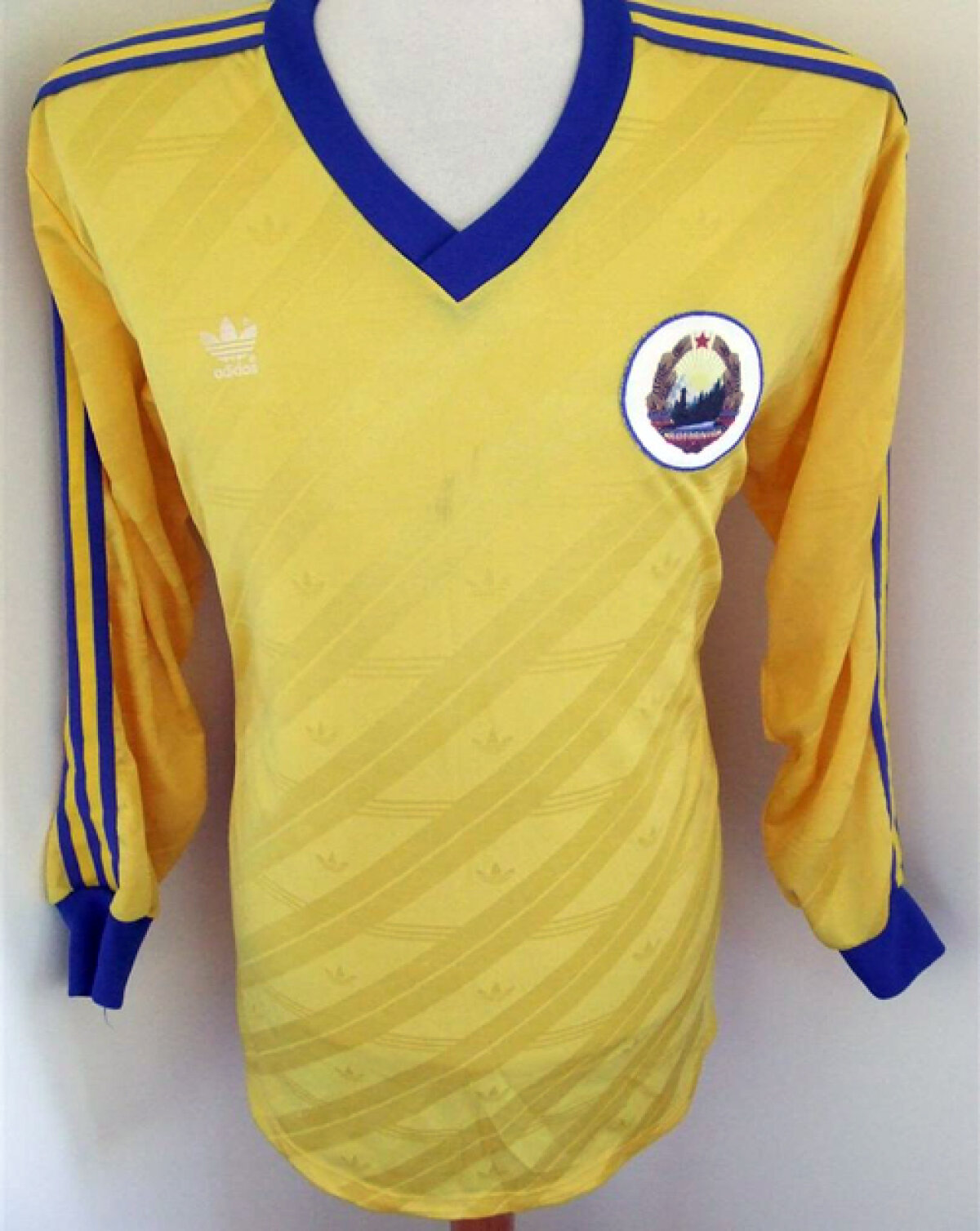 Model CM '98 » Aşa arată noile tricouri ale ”naţionalei”, care vor fi prezentate oficial luni