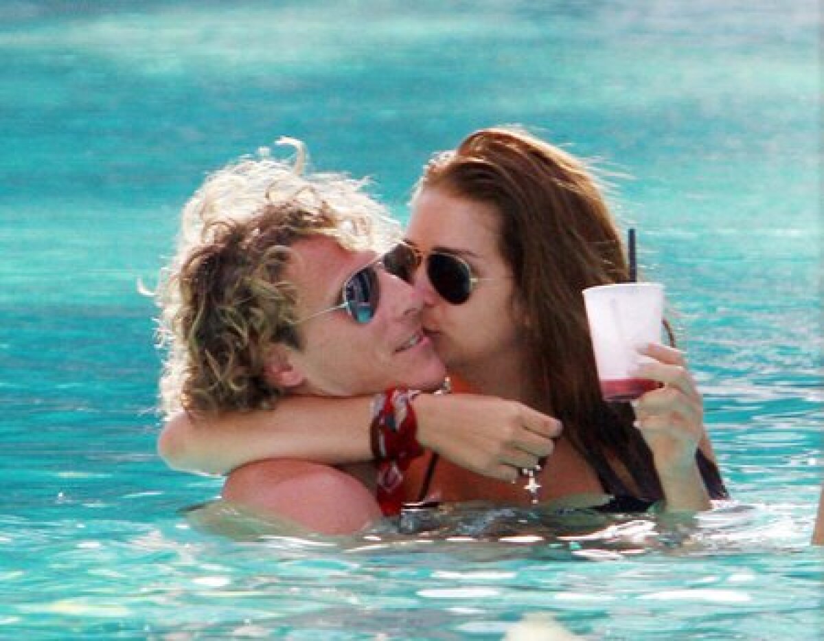 GALERIE FOTO Forlan nu mai este cu gîndul total la fotbal. Din cauza Victoriei?